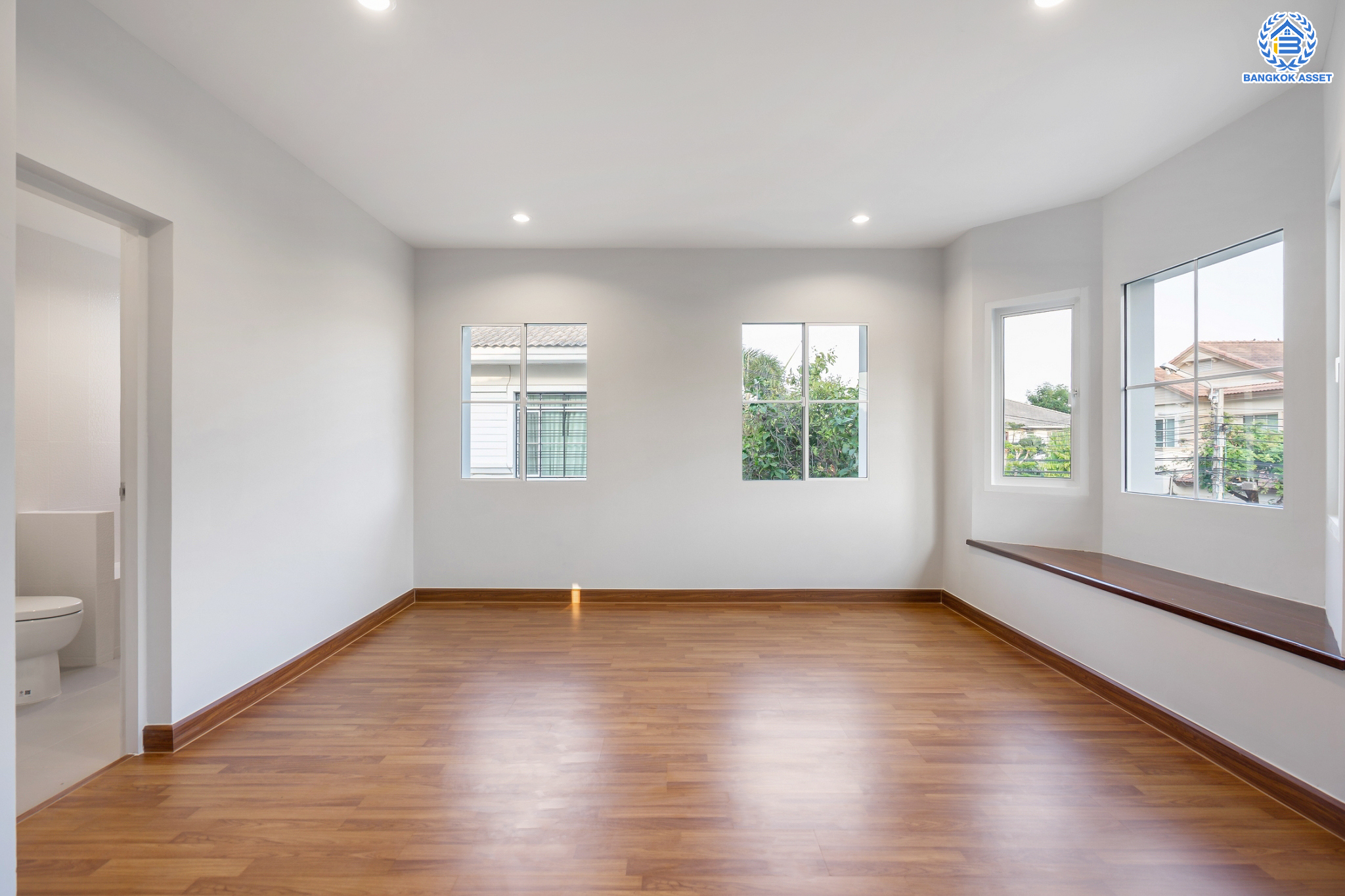 บ้านมือสองตกแต่งใหม่ ม.ชัยพฤกษ์ บางบัวทอง บ้านเดี่ยว แบรนด์ LH  เนื้อที่ 92.9 ตร.ว. ฟังก์ชัน 3 ห้องนอน 3 ห้องน้ำ จอดรถได้ถึง 4 คัน มีพื้นที่บริเวณบ้านกว้างขวางกว่า 232 ตร.ม. พร้อม Facilities ครบครัน บนทำเลเดินทางสะดวก ติดถนนบางกรวย-ไทรน้อย ใกล้เซ็นทรัลเวสต์เกต และรถไฟฟ้าสายสีม่วง "สถานีบางพลู"